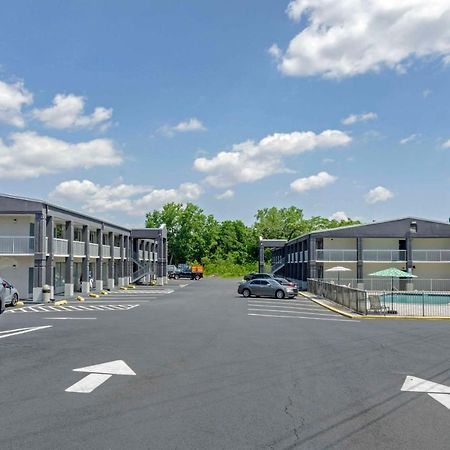 Suburban Studios Verona - Staunton North Exterior foto