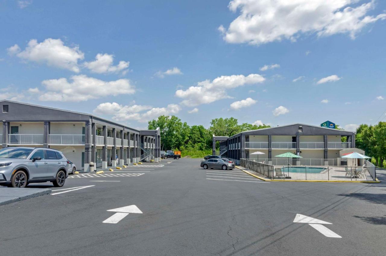 Suburban Studios Verona - Staunton North Exterior foto